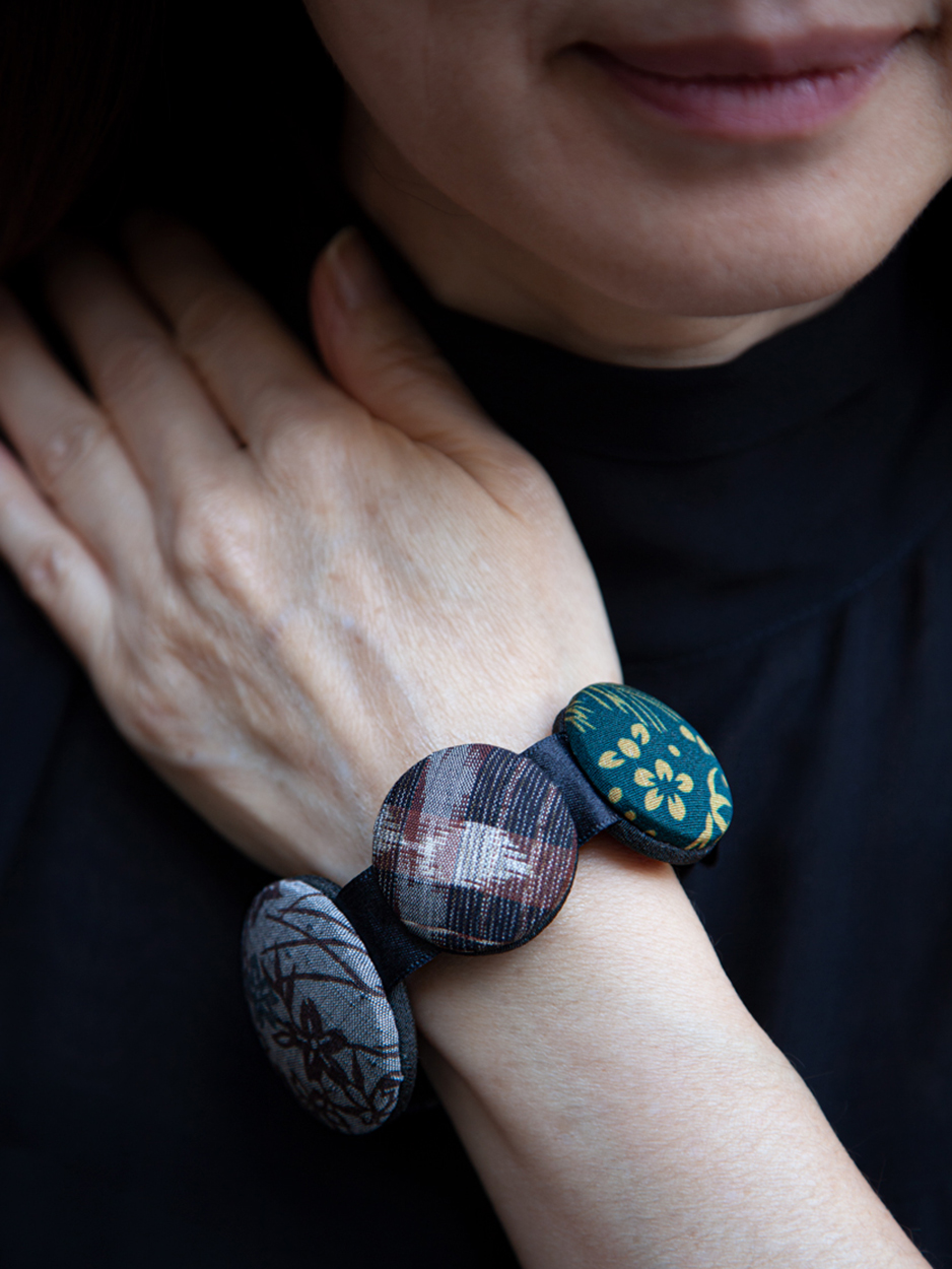 bijoux-textile-bracelet-hiroko-gris-bambou-soie-japon-valerie-hangel