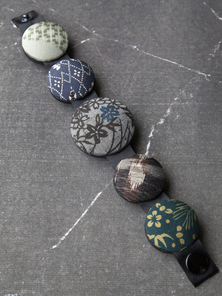 bijoux-textile-bracelet-hiroko-gris-bleu-bambou-hangel-atelier-creation-galerie-h
