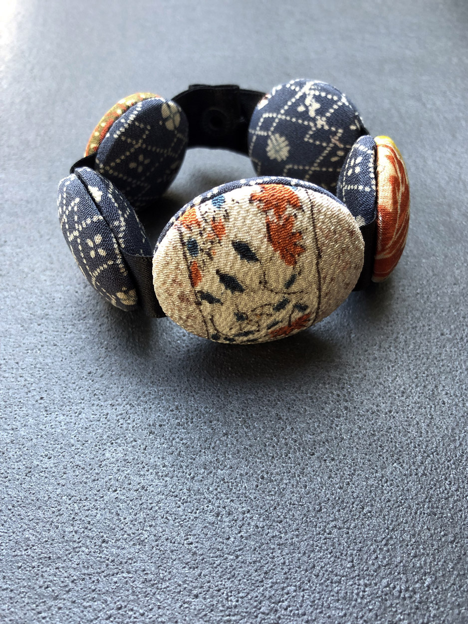 bracelet-hiroko-neige-kimono-silk-creation-recycling-fabric-jewel-hangel