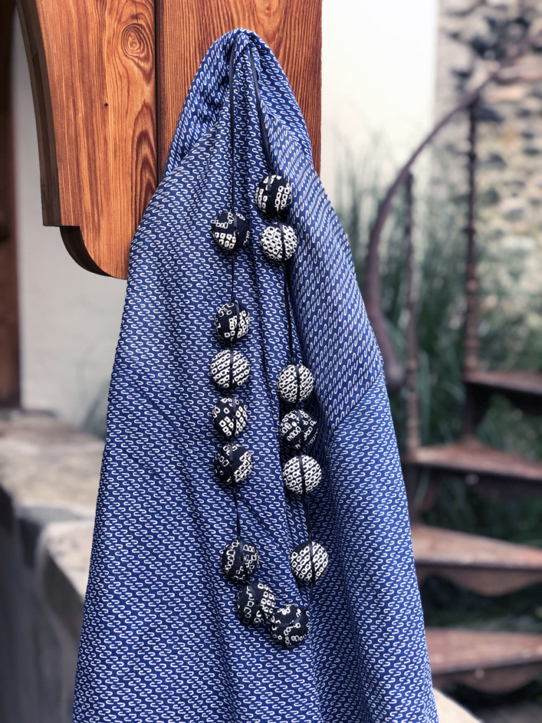 collier-hiroko-shibori-noir-valerie-hangel-bijoux-textile-carouge
