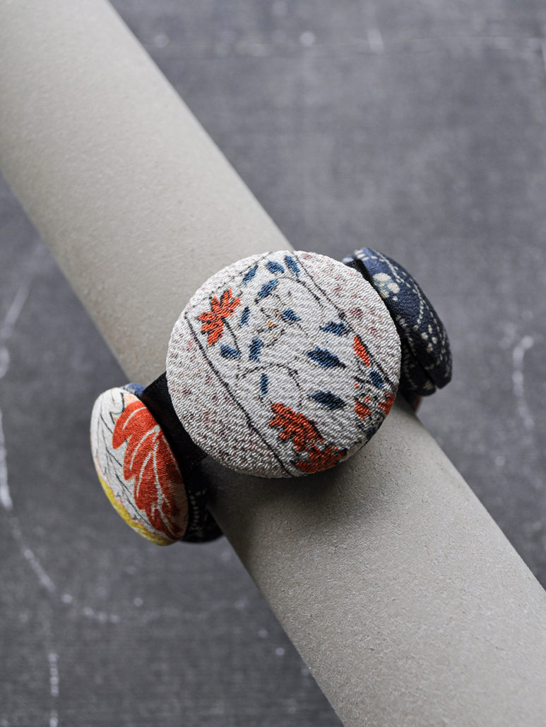 contemporary-bracelet-hiroko-snow-fashion-designer-valerie-hangel-crafts-local-carouge