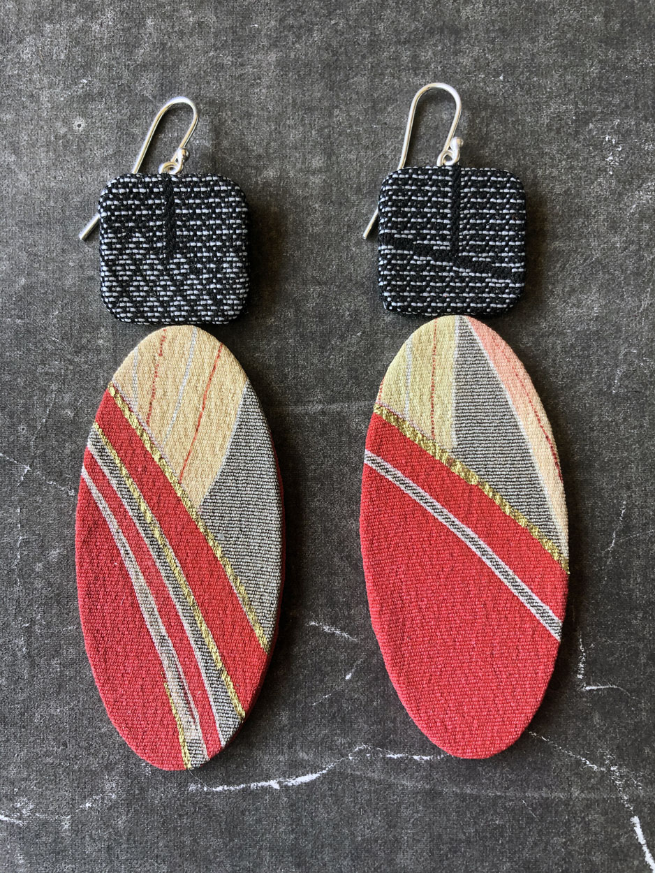 earrings-gold-red-textile-made-creation-workshop-valerie-hangel