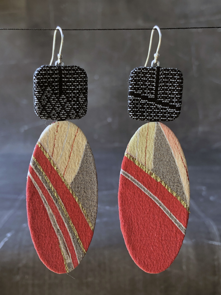 Earrings-gold-red-textile-silk-kimono-handmade-unique-piece-studio-geneva-valerie-Hangel-
