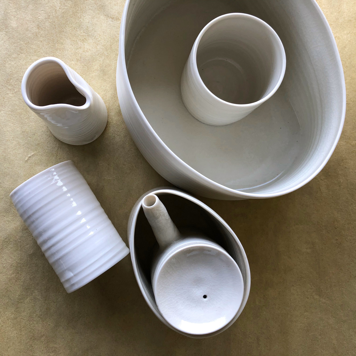 set-a-the-fait-main-art-de-la-table-ceramiste-julie-anne-hargreaves-galerie-h-geneve