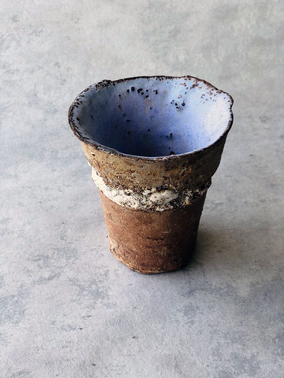 contemporary-japanese-ceramics-sandstone-cup-unique-ceramist-yusuke-offhause-carouge-geneva