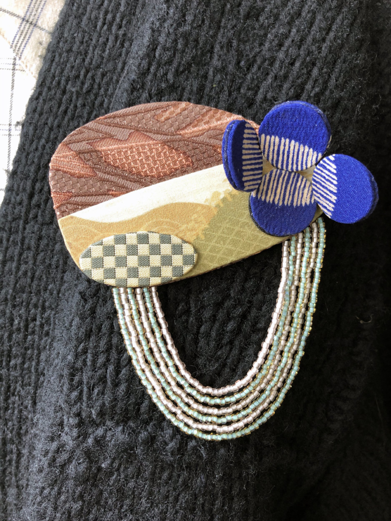 textile-brooch-jewellery-crafts-unique-piece-silk-kimono-handmade-carouge-shop-accessories-valerie-hangel