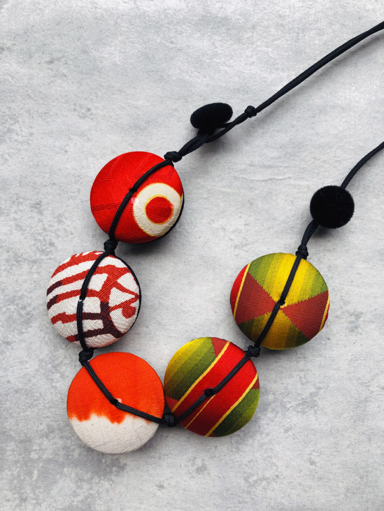 textile-necklace-design-contemporary-jewellery-handmade-fashion-hangel-galerie-h-geneva