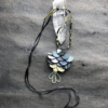 pendentif-lotus-soie-perles-de-verre-creation-fait-main-bijoux-createur-accessoire-femme-mode-galerie-h-carouge