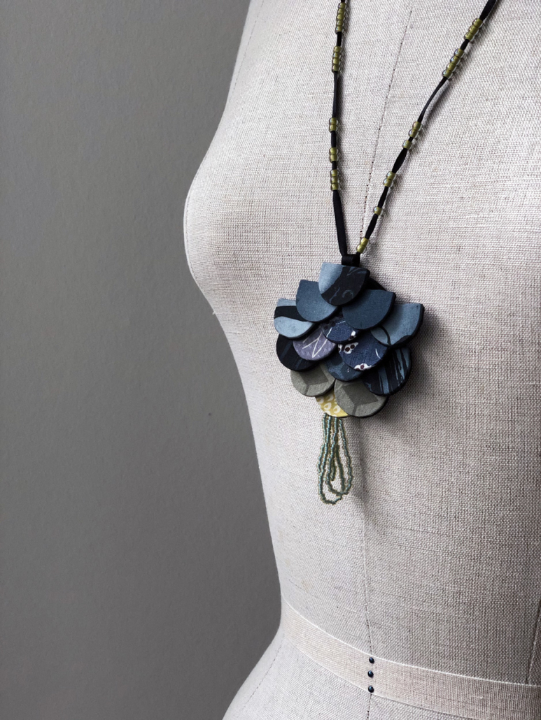 necklace-textile-jewellery-jewel-kimono-silk-handmade-fashion-gallery-craftsman-carouge-geneva-valerie-hangel