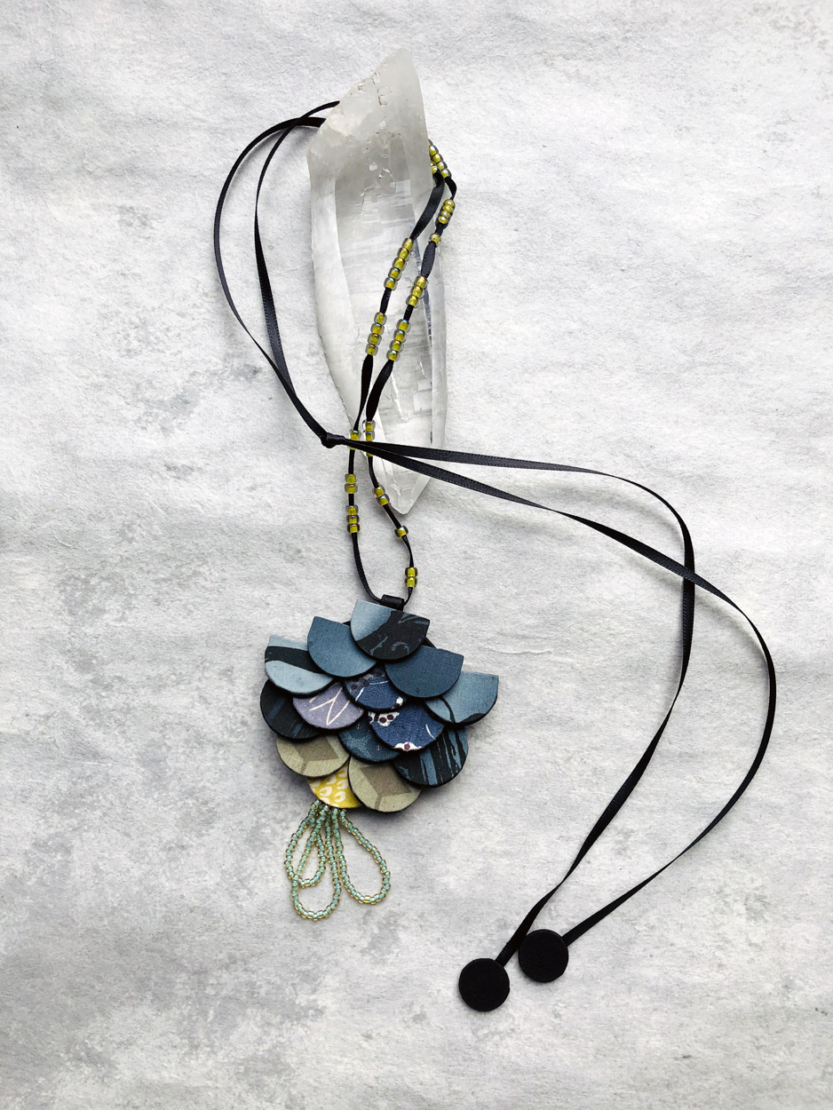 pendant-beads-glass-kimonos-textile-jewellery-necklace-craft-valerie-hangel-geneva
