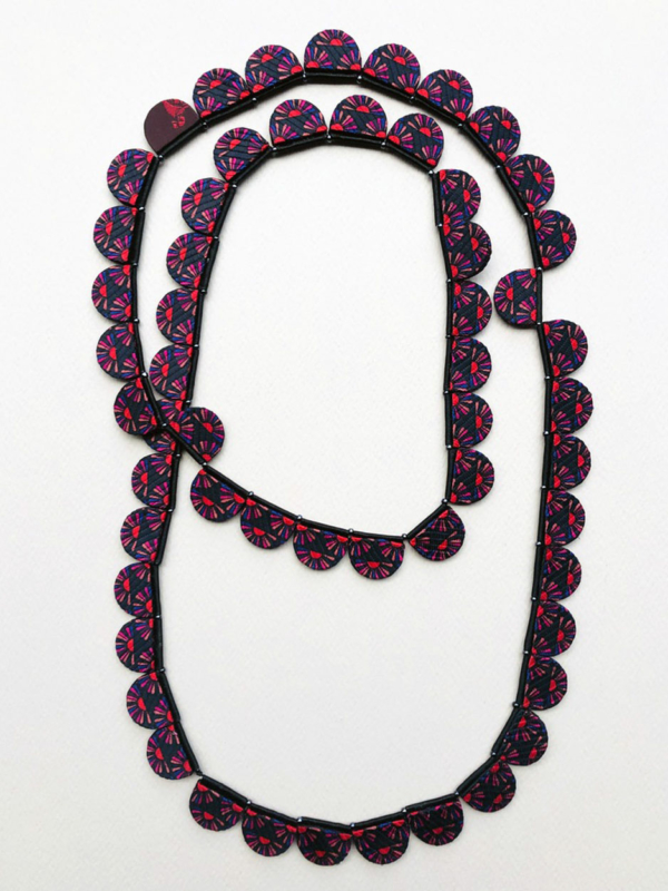 necklace-petals-tie-lanvin-silk-accessories-contemporary-jewellery-craft-handmade-unique-piece-valerie-hangel-geneva