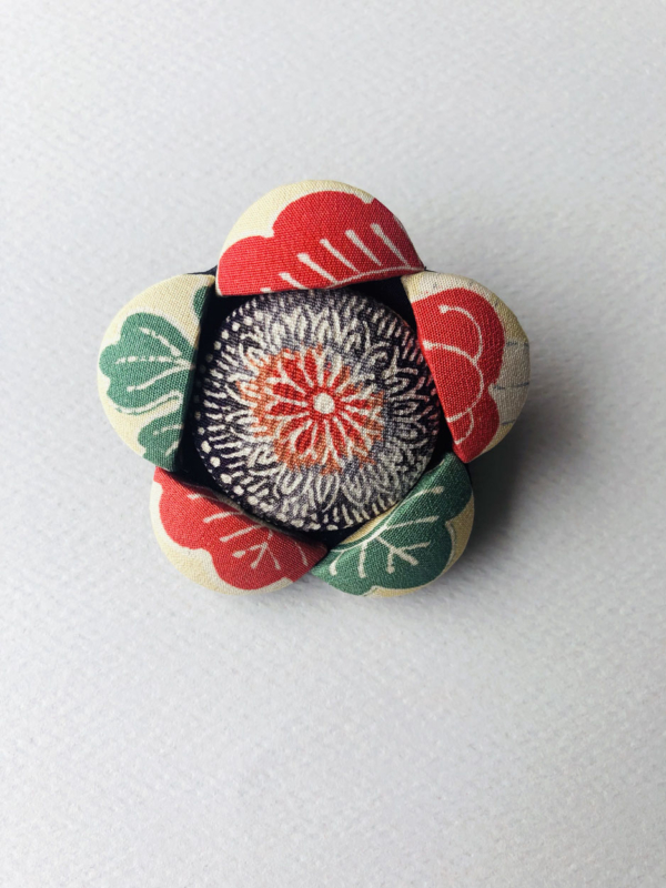 brooch-flower-silk-kimono-old-piece-unique-pin-jewellery-textile-hangel-carouge-geneva