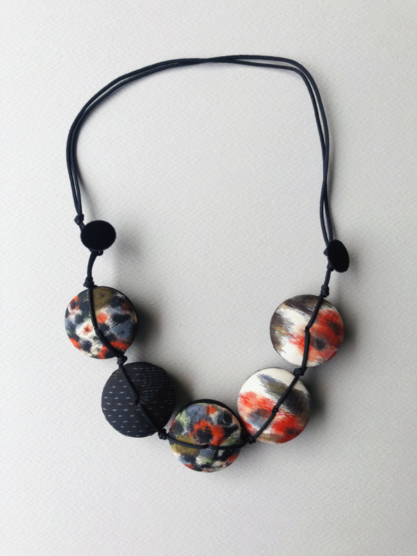 contemporary-jewellery-textile-creation-silk-kimono-handmade-jewelry-valerie-hangel