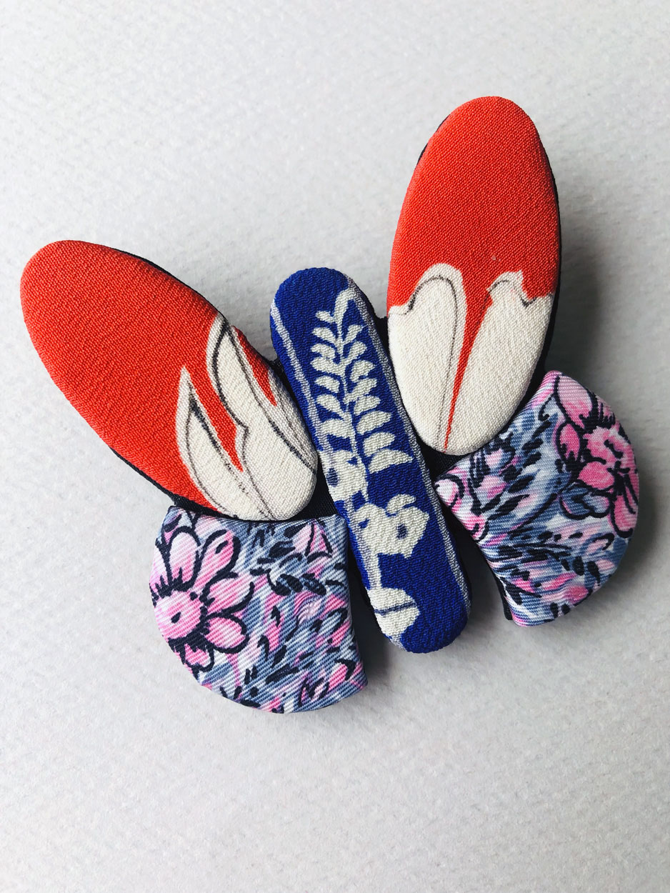 broche-papillon-kimono-foulard-bijou-textile-creation-contemporain-bijouterie-carouge-geneve
