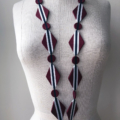 collier-cravate-rayures-collection-jacquet-piece-unique-boutique-accessoire-soie-creation-valerie-hangel-geneve