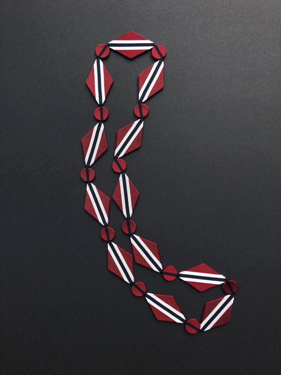 necklace-stripes-cravat-handmade-contemporary-textile-jewellery-valerie-hangel-geneva