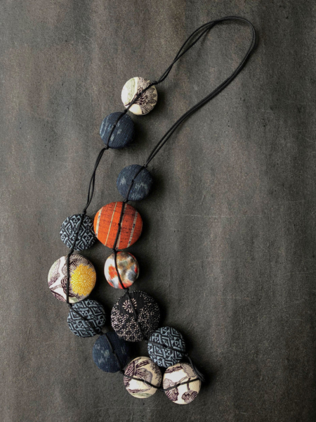 collier-hiroko-tournesol-valerie-hangel-accessoire-bijoux-textile-soie-kimono-galerie-h-geneve