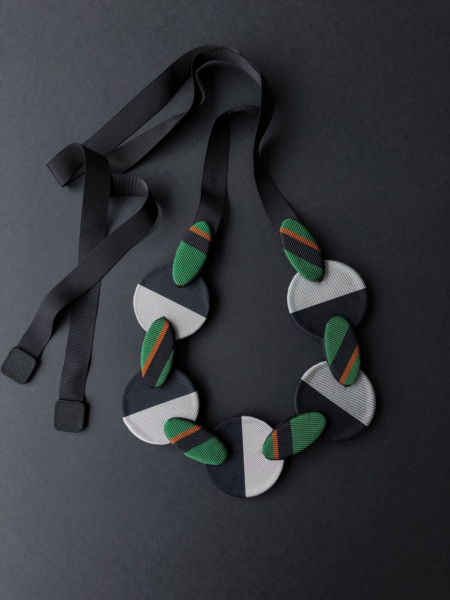 necklace-valerie-hangel-unique-piece-contemporary-jewellery-collier-soie-cravate-fashion-galerie-h-geneva