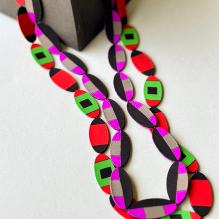 collier-graphique-creation-bijoux-textile-soie-foulard-ancien-vente-galerie-h-collection-valerie-hangel-geneve