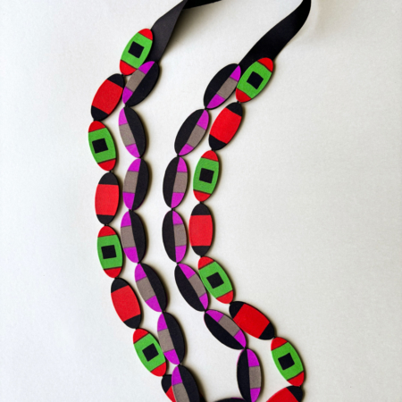 collier-graphique-bijoux-textile-soie-foulard-creation-unique-fait-main-valerie-hangel-gcarouge-geneve