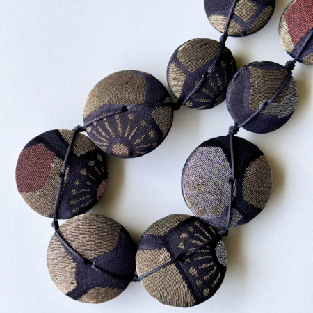 hiroko-necklace-gold-antique-kimono-jewellery-contemporary-textile-design-valerie-hangel-carouge-geneva