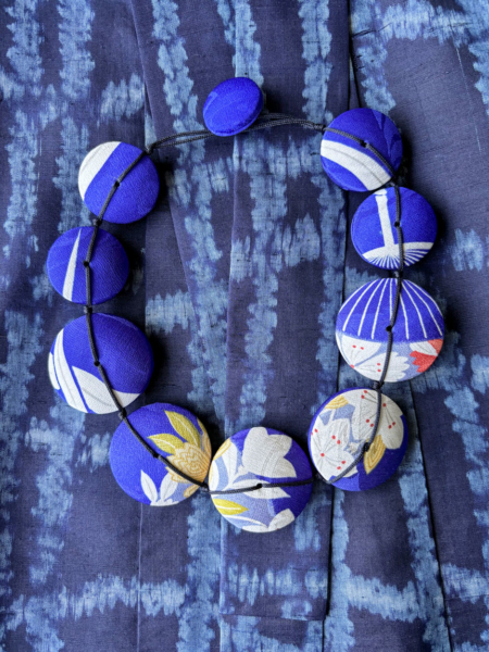 collier-hiroko-bijoux-textiles-soie-kimono-accessoires-valerie-hangel-galerie-h-geneve-carouge