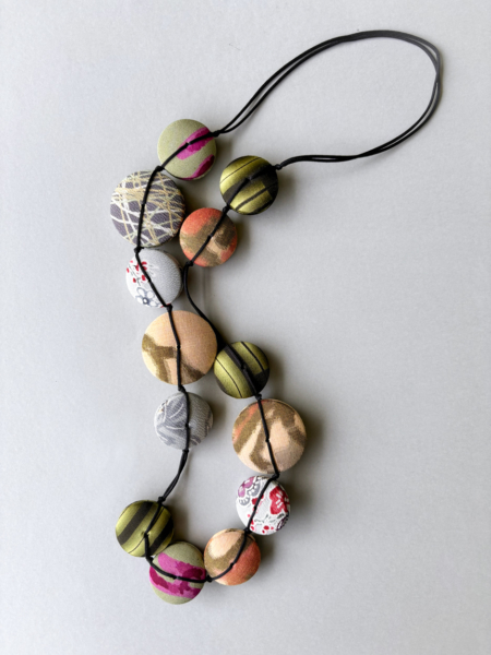 collier-peche-valerie-hangel-creation-bijoux-textile-soie-kimono-sautoir-collection-hiroko-galerie-h-geneve