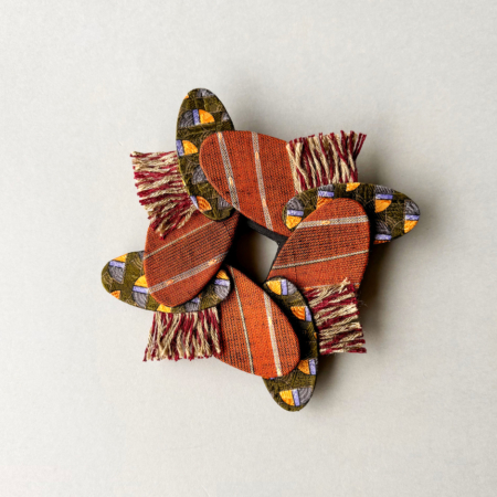 valerie-hangel-creation-bijoux-textile-broche-nid-collection-butterfly-vente-galerie-h-geneve