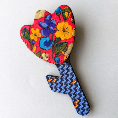 broche-tulipe-creation-bijoux-textiles-accessoire-soie-cravate-creation-valerie-hangel-carouge-geneve