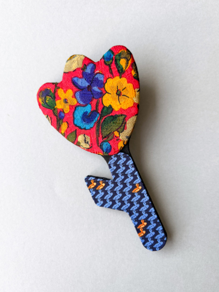 broche-tulipe-creation-bijoux-textiles-accessoire-soie-cravate-creation-valerie-hangel-carouge-geneve