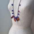 plume-collier-soie-perles-rocaille-piece-unique-creation-valerie-hangel-geneve-suisse