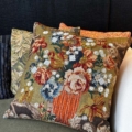 coussin-broderie-marguerite-fait-main-plume-application-patchwork-decoration-valerie-hangel-carouge