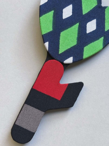 broche-tulipe-dessin-losange-accessoire-soie-foulard-bijoux-valerie-hangel-carouge