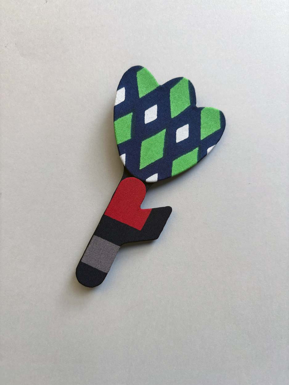 broche-tulipe-losange-bijou-textile-contemporain-accessoire-soie--valerie-hangel-geneve